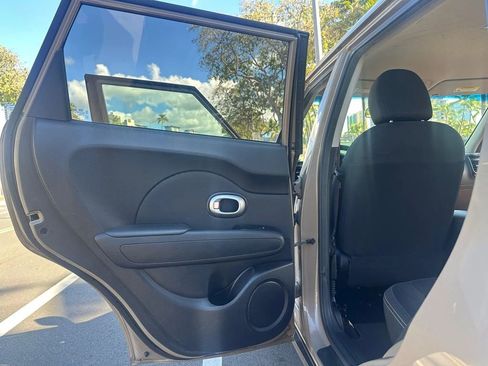 Used 2014 Kia Soul + image 15