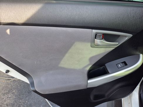 Used 2012 Toyota Prius Plug-In Hybrid image 10