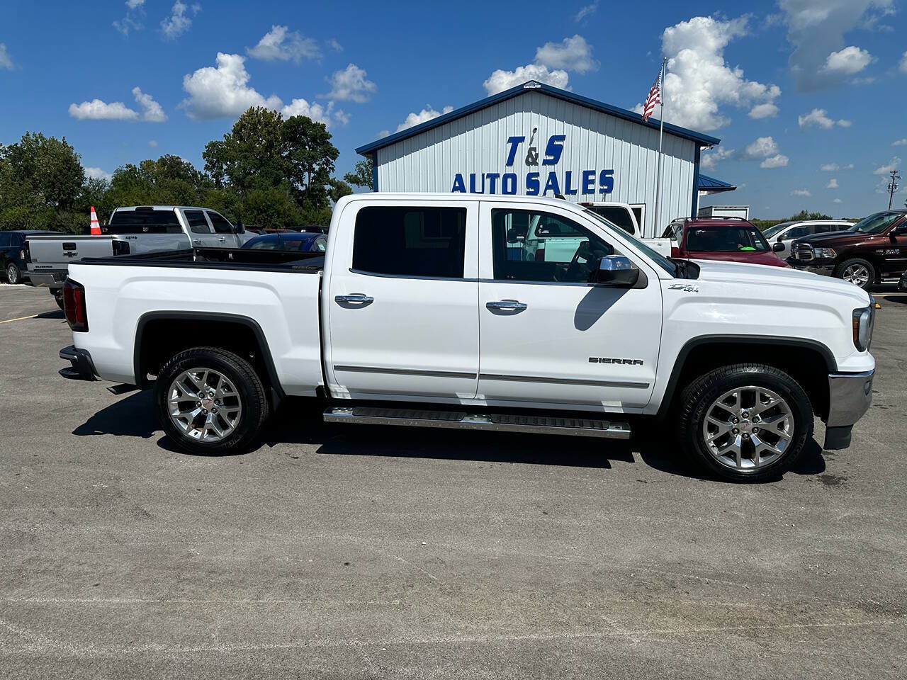 Used 2018 GMC Sierra 1500 SLT w/ SLT Premium Package AWD/4WD image 2
