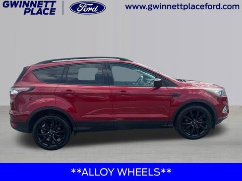Used 2018 Ford Escape SE w/ SE Sport Appearance Package image 4