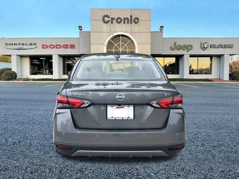 Used 2023 Nissan Versa SV image 4