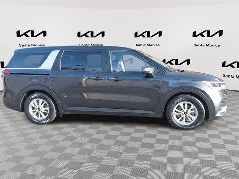 Certified 2024 Kia Carnival LX image 4