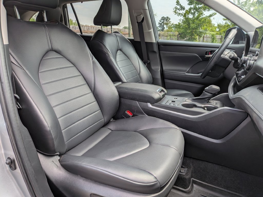 Used 2023 Toyota Highlander XLE FWD image 30