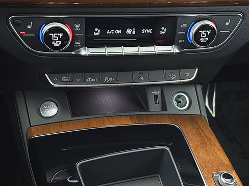 Used 2022 Audi Q5 2.0T Premium w/ Convenience Package image 23