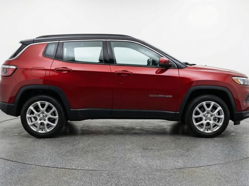 Used 2025 Jeep Compass Limited image 11