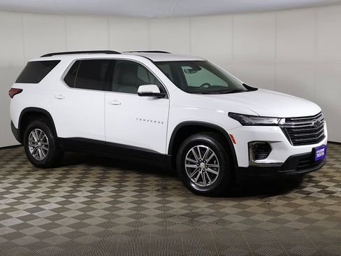 Used 2024 Chevrolet Traverse LT image 2