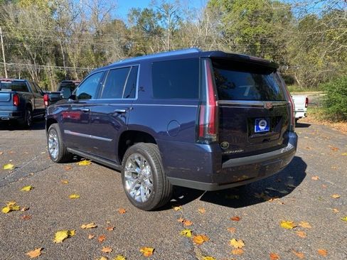 Used 2020 Cadillac Escalade Premium Luxury image 3