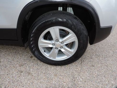 Used 2022 Chevrolet Trax LT w/ LT Convenience Package FWD image 14