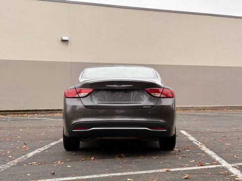 Used 2015 Chrysler 200 Limited image 4