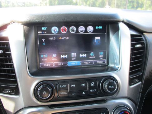 Used 2020 Chevrolet Tahoe LT w/ Luxury Package RWD image 16