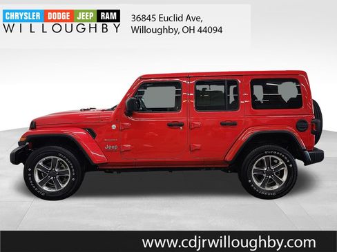 Used 2023 Jeep Wrangler Unlimited Sahara AWD/4WD image 5