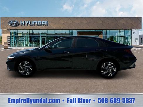 Used 2025 Hyundai Elantra Sport FWD image 3