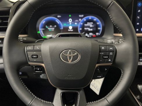 New 2025 Toyota Crown Signia image 34