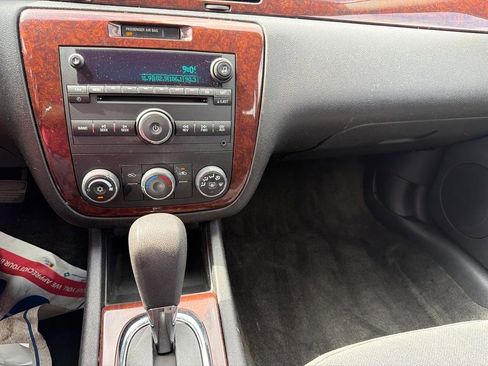 Used 2011 Chevrolet Impala LS FWD image 16