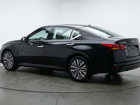 Used 2025 Nissan Altima 2.5 SV FWD image 6