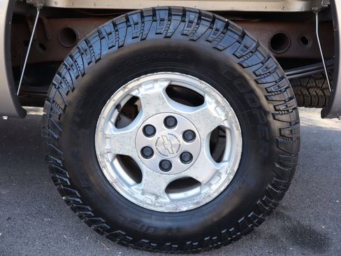 Used 2002 Chevrolet Silverado 1500 LS w/ Heavy Duty Suspension Pkg image 38