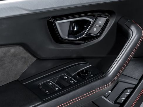 Used 2020 Lamborghini Urus AWD/4WD image 10