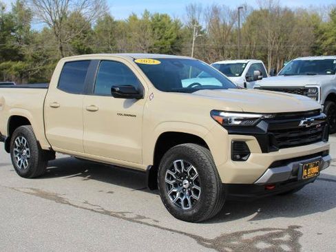 Used 2024 Chevrolet Colorado Z71 w/ Z71 Convenience Package 2 AWD/4WD image 3
