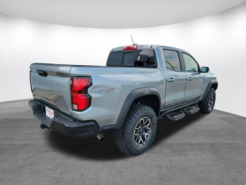 Used 2025 Chevrolet Colorado ZR2 w/ Technology Package AWD/4WD image 5