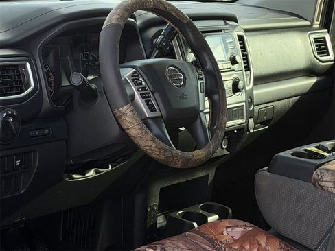 Used 2018 Nissan Titan S image 15