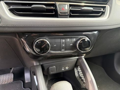 Used 2025 Chevrolet TrailBlazer LT FWD image 15