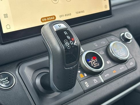 Used 2023 Land Rover Defender 130 SE image 24