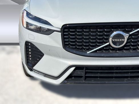 Used 2024 Volvo XC60 B5 Plus w/ Climate Package image 11