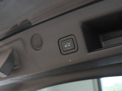 Used 2023 Chevrolet Equinox RS FWD image 14