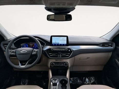 Used 2022 Ford Escape Titanium w/ Class II Trailer Tow Package image 13