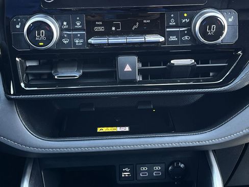 Used 2024 Toyota Highlander XSE FWD image 18