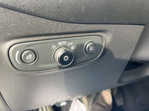 Used 2019 Chevrolet Equinox Premier image 11