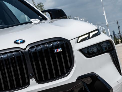 Used 2025 BMW X7 M60i w/ Climate Comfort Package AWD/4WD image 10