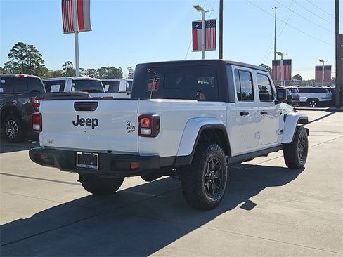 Used 2022 Jeep Gladiator Willys image 9