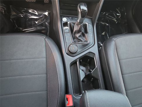 Used 2022 Volkswagen Taos SE image 23