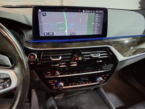 Used 2022 BMW 530i xDrive w/ M Sport Package image 11