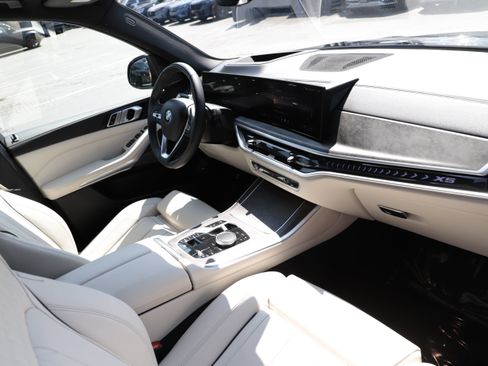 Used 2024 BMW X5 xDrive50e w/ Premium Package AWD/4WD image 13