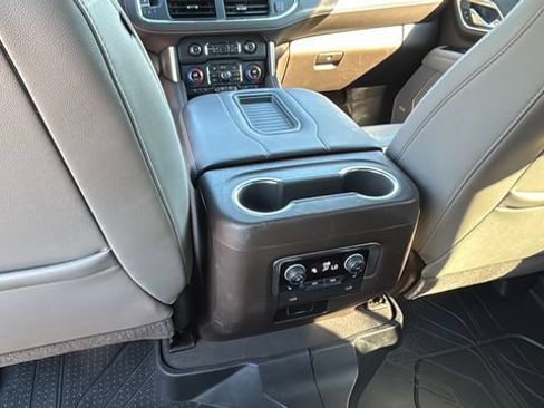 Used 2021 Chevrolet Suburban LT w/ LT Signature Package AWD/4WD image 21