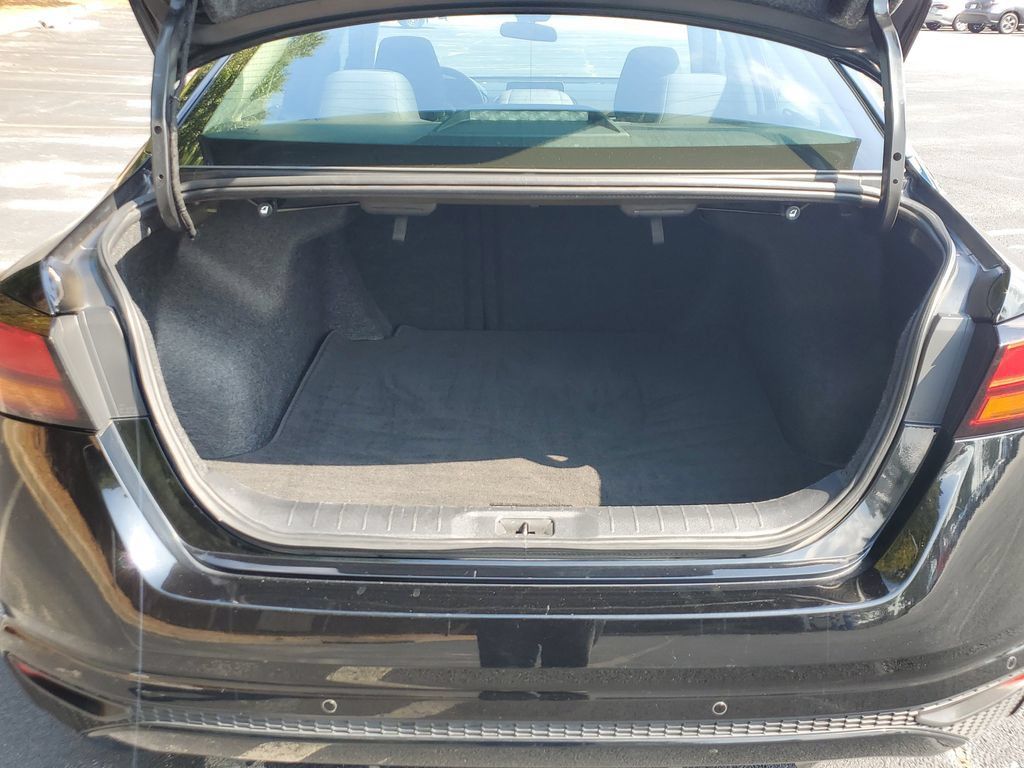 Used 2024 Nissan Altima 2.5 SV FWD image 9