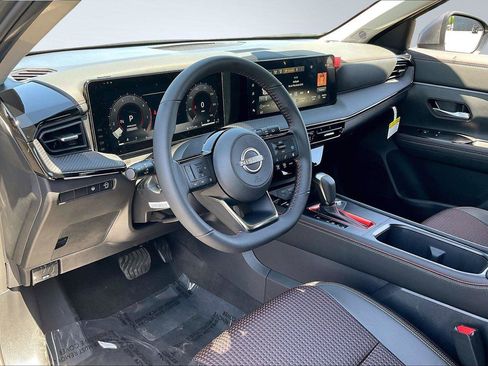 New 2025 Nissan Kicks SR image 6