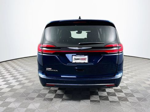 Certified 2024 Chrysler Pacifica Touring-L image 9