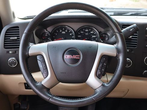 Used 2011 GMC Sierra 2500 SLE w/ SLE Preferred Package AWD/4WD image 18