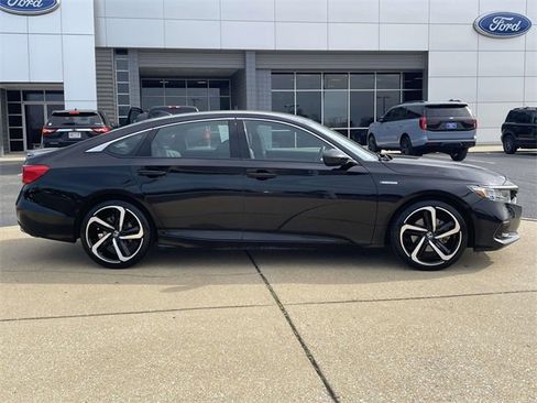 Used 2022 Honda Accord Sport image 2