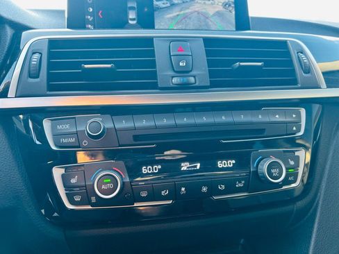 Used 2018 BMW 320i xDrive Sedan w/ Premium Package image 28