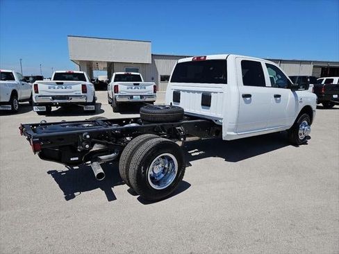 New 2026 RAM 3500 Tradesman AWD/4WD image 38