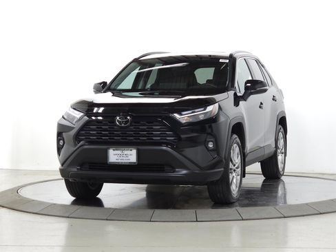 Used 2023 Toyota RAV4 XLE Premium image 3