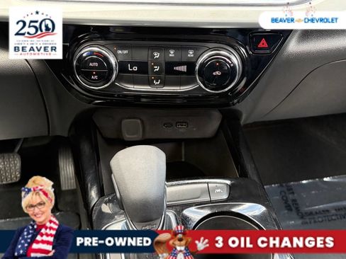Used 2025 Chevrolet Trax LT FWD image 20