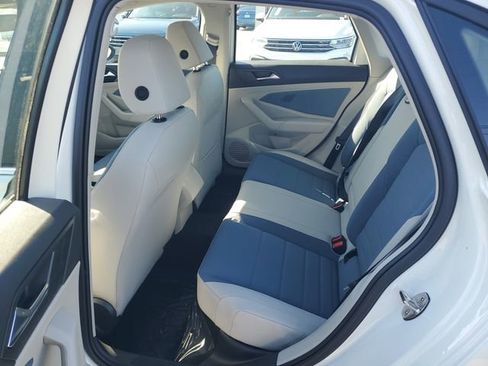 New 2026 Volkswagen Jetta SE FWD image 10