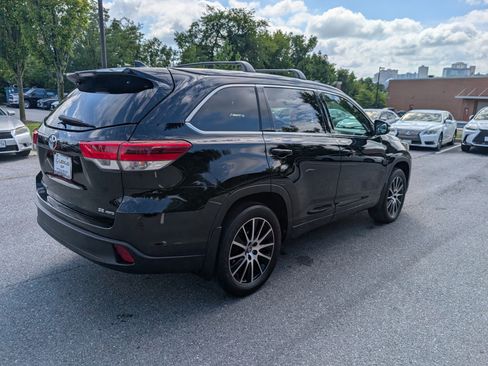Used 2018 Toyota Highlander SE AWD/4WD image 3