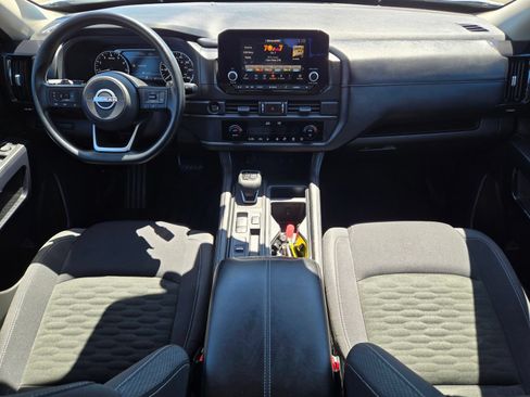 Used 2025 Nissan Pathfinder S FWD image 17