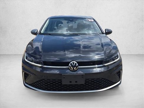 Used 2025 Volkswagen Jetta SE image 2